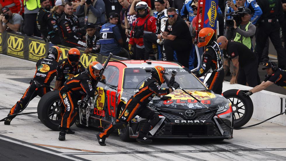 nascar cup series all star race qualifying pit crew challenge