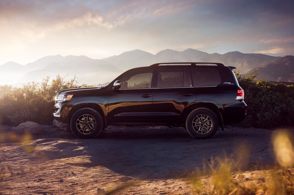 2020 toyota land cruiser side view