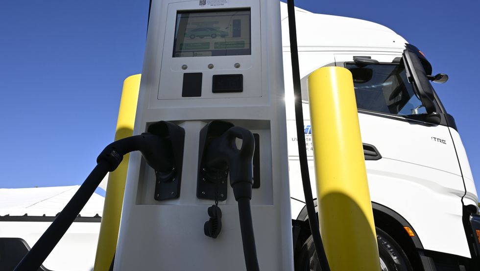 port of long beach, first in the nation to open a publicly accessible charging station for heavy duty electric trucks