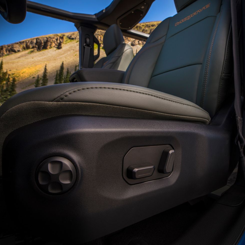 2024 jeep gladiator interior