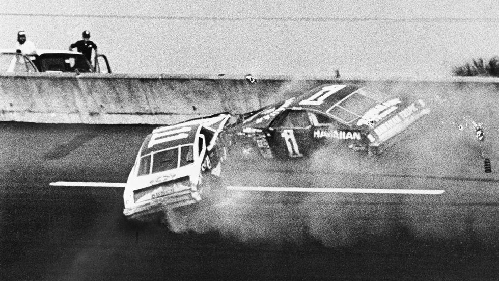 the leaders crash on the last lap at daytona